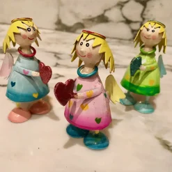 Dekofigur Engel Lena mit Herz Höhe 9 cm