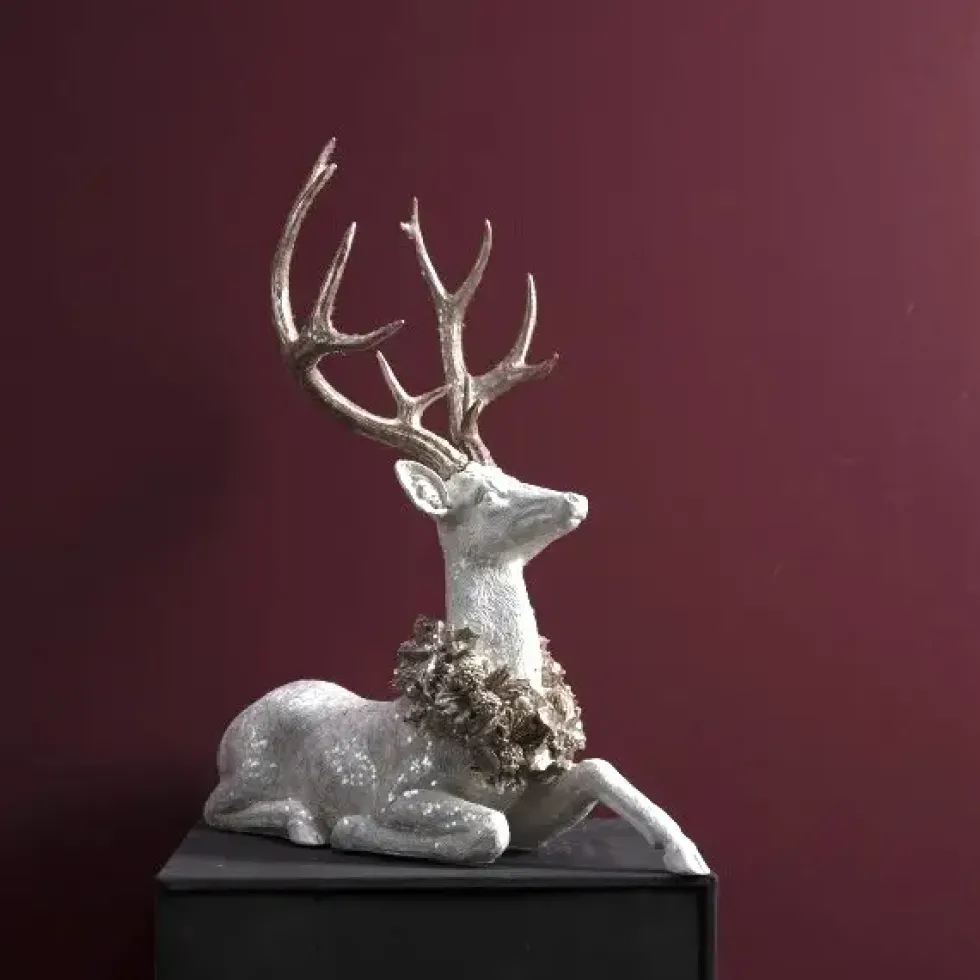 Deko Figur Hirsch mit Lorbeerkranz weiß liegend Werner Voß Höhe 53 cm