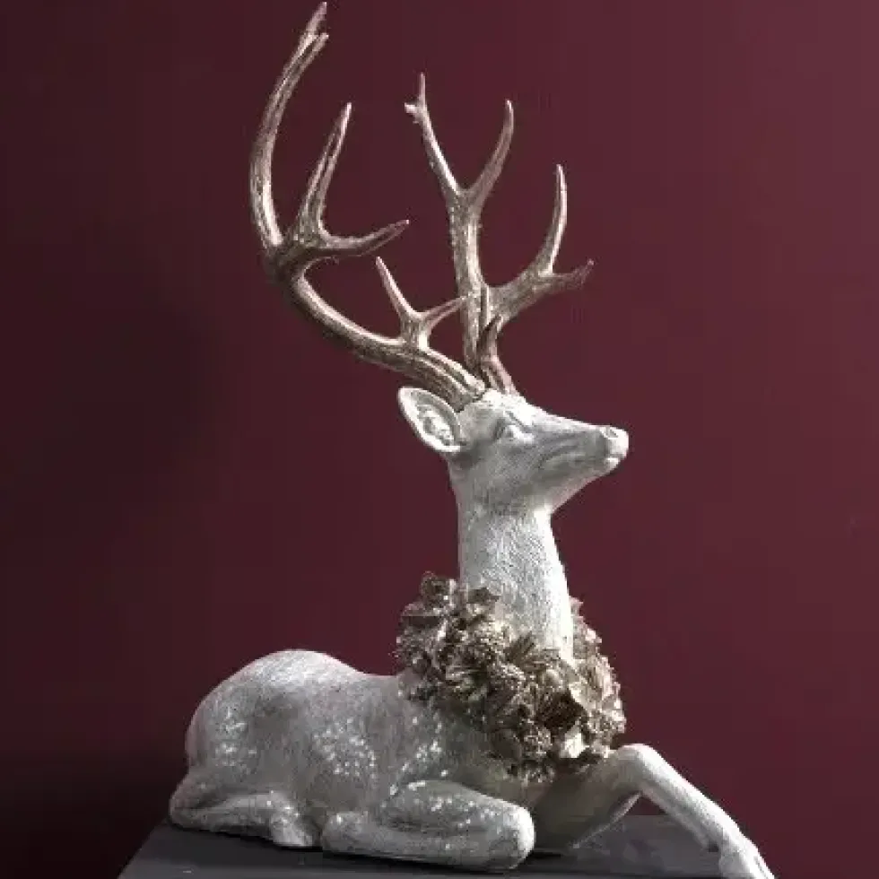 Deko Figur Hirsch mit Lorbeerkranz weiß liegend Werner Voß Höhe 53 cm
