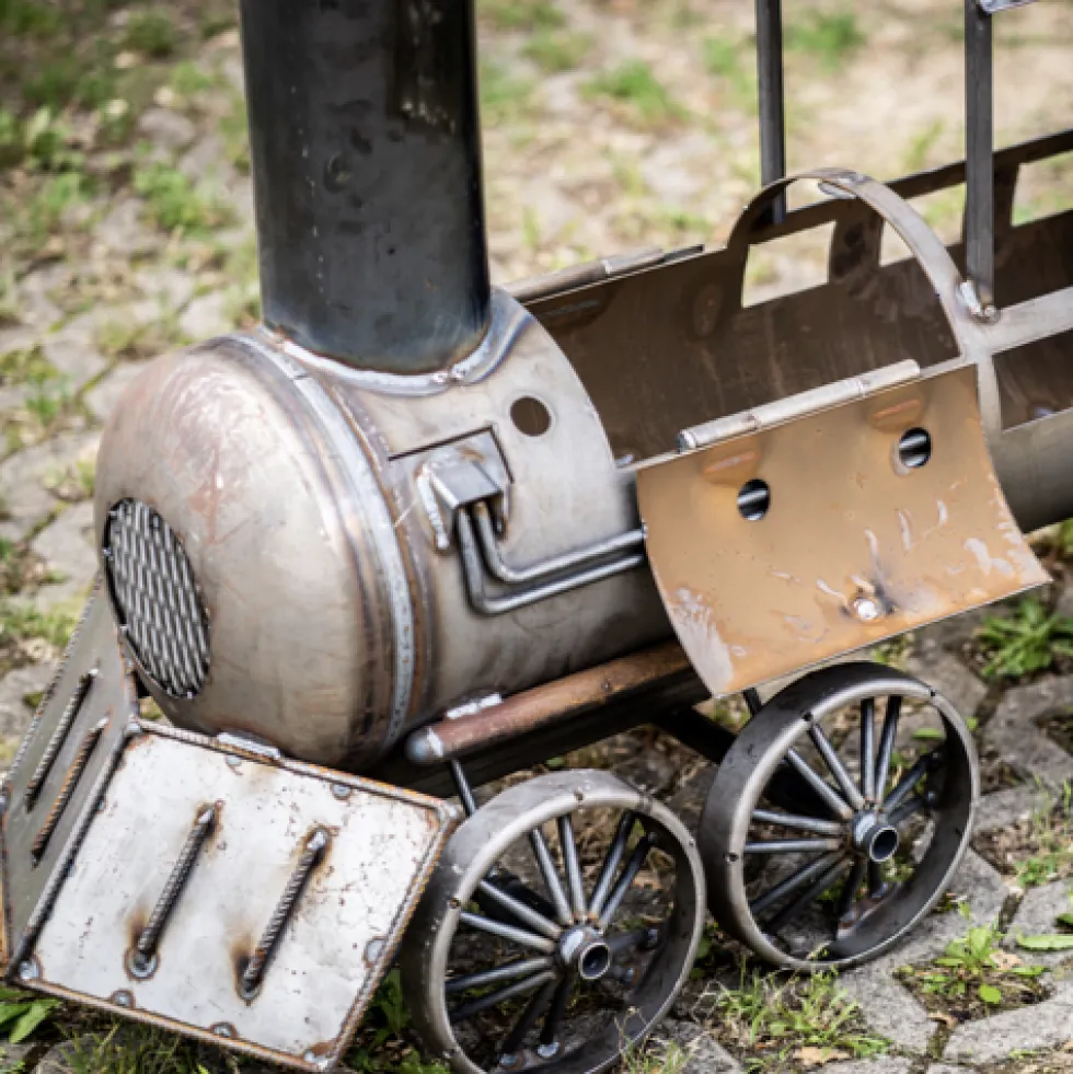 Feuertonne Terrassenofen aus Stahl Lokomotive