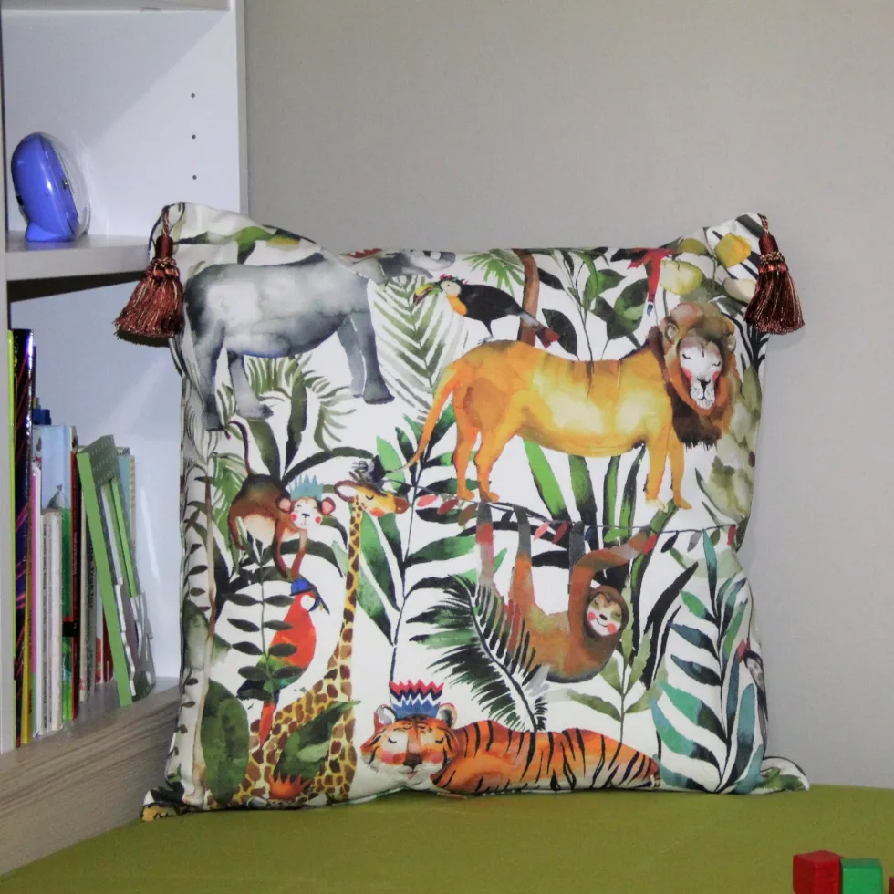 Kinderkissen 50×50 cm MY WORLD KING OF THE JUNGLE safari mit Quasten