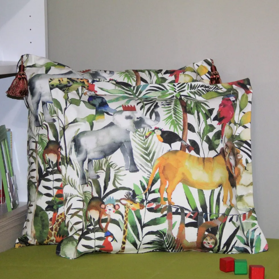 Kinderkissen 50×50 cm MY WORLD KING OF THE JUNGLE safari mit Quasten
