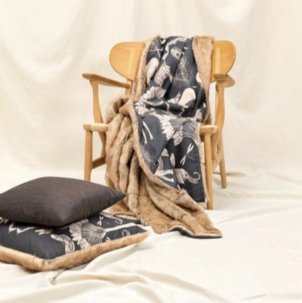 Kissen Magma 60×60 cm Namibia schwarz