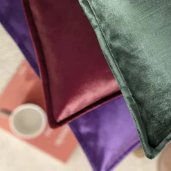 Magma Kissen 45×45 cm Shiny violett
