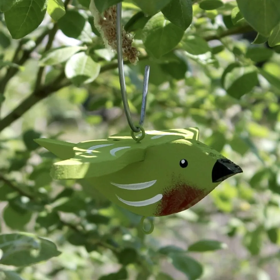 Meisenknödelhalter Futterspender Vögel – verschiedene Farben – Vogelvilla Höhe 9 cm