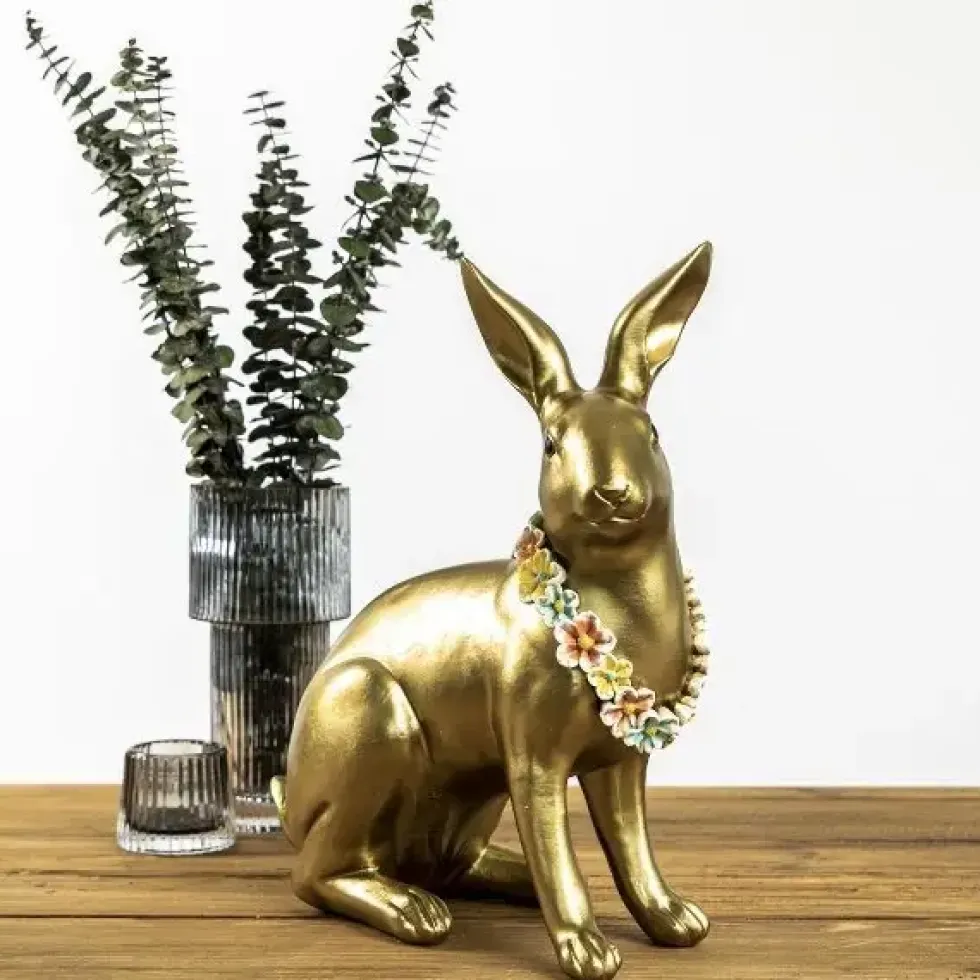 Osterdeko Hase gold Claudi mit Blumenkette Werner Voß