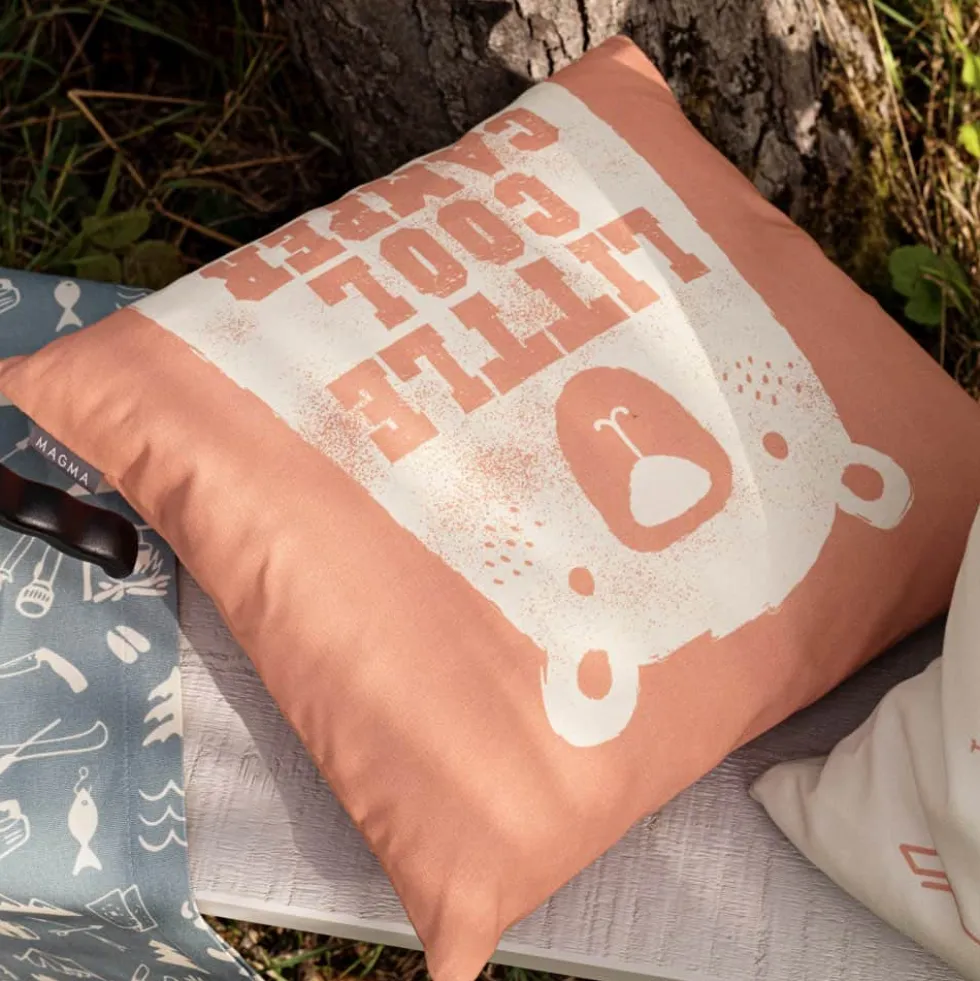 Outdoor Kissen Magma Camping Bär 40×40 cm