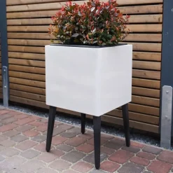 Pflanzkübel auf Füßen Carlotta creme 46×46 cm