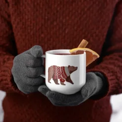 Porzellan Becher Braunbär Winter-Pulli | 400 ml weiß
