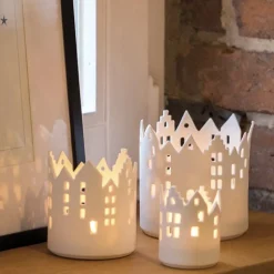 Räder Deko Lichthaus Windlicht Porzellan weiß Innenhof Stadtlicht H 7 cm