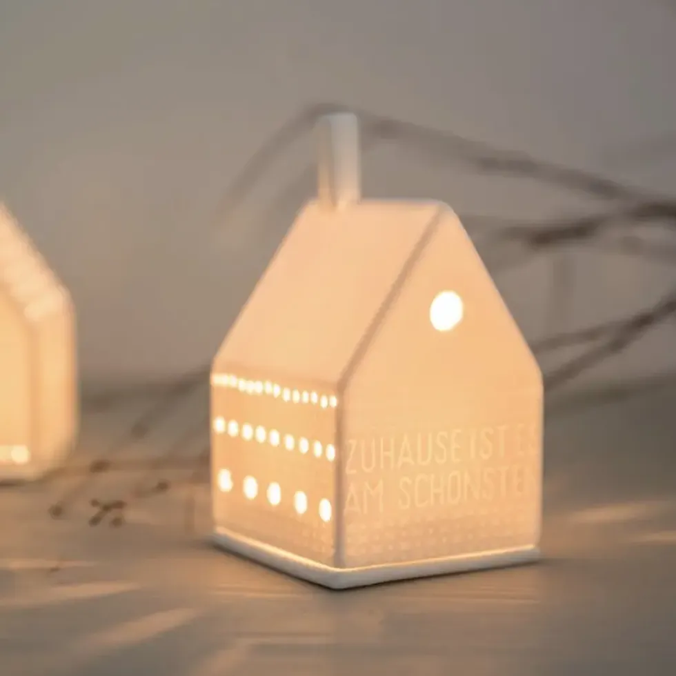 Räder Lichthaus mit Schornstein Porzellan weiß ZUHAUSE H 13 cm