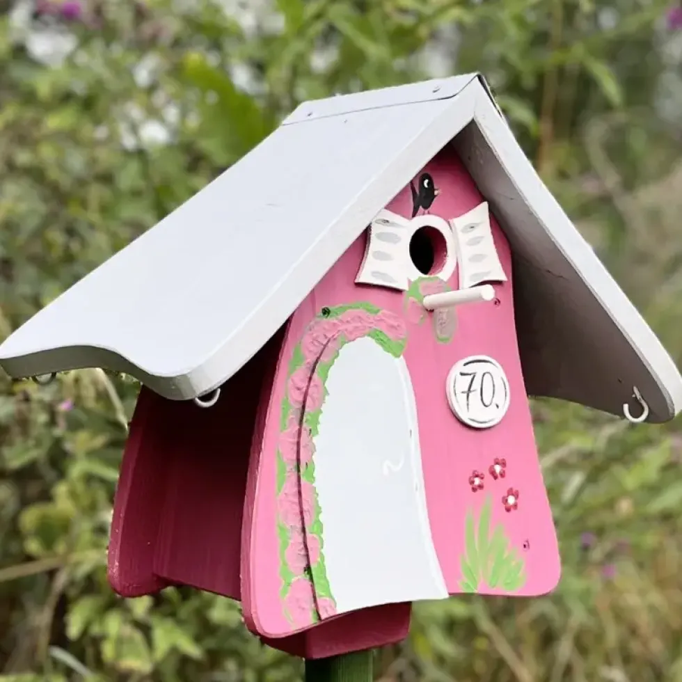 Vogelhaus Nistkasten mit Ständer 70 GEBURTSTAG Vogelvilla Höhe 33 cm