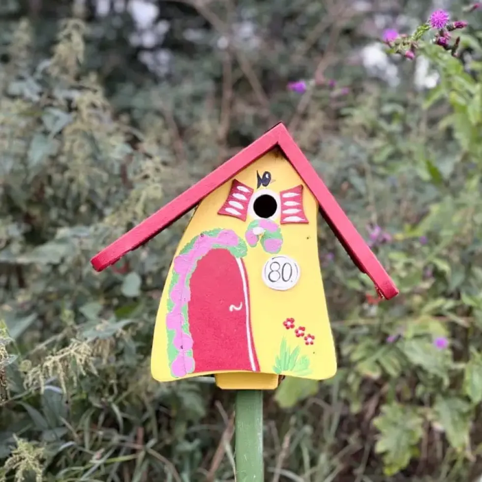 Vogelhaus Nistkasten mit Ständer 80 GEBURTSTAG Vogelvilla Höhe 33 cm