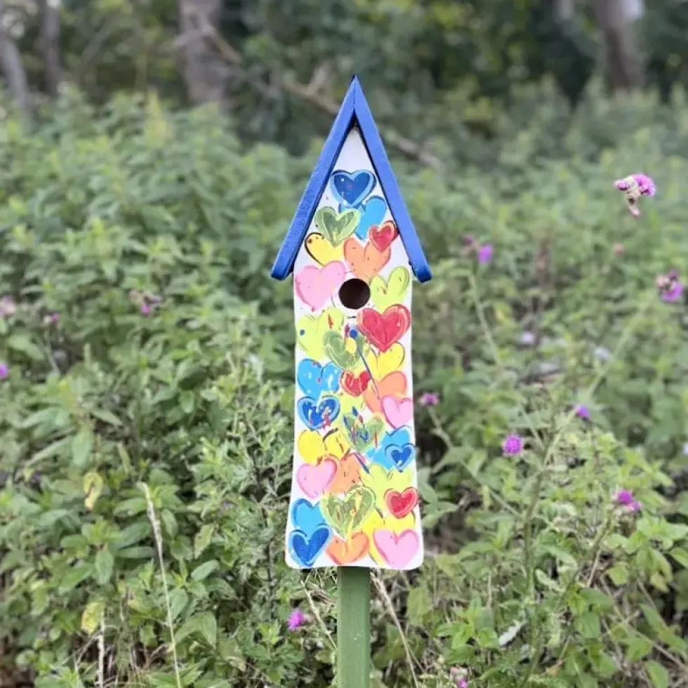 Vogelhaus Nistkasten mit Ständer bunt HERZIG Vogelvilla Höhe 43 cm
