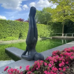 Yoga Garten Statue Neela anthrazit Höhe 80 cm